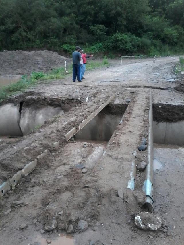 La creciente rompi&oacute; un bad&eacute;n en el r&iacute;o La Sala y dej&oacute; aislados a los vecinos de Villa Padre Monti