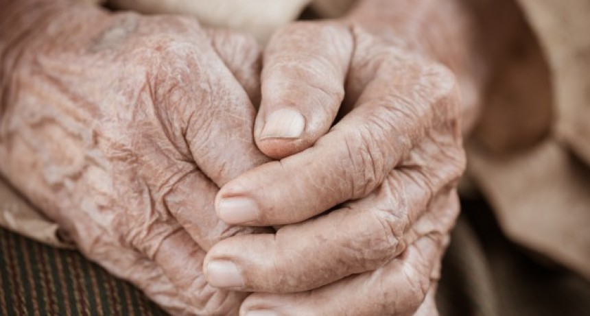 Golpearon e hirieron con un arma blanca a una jubilada en violento asalto