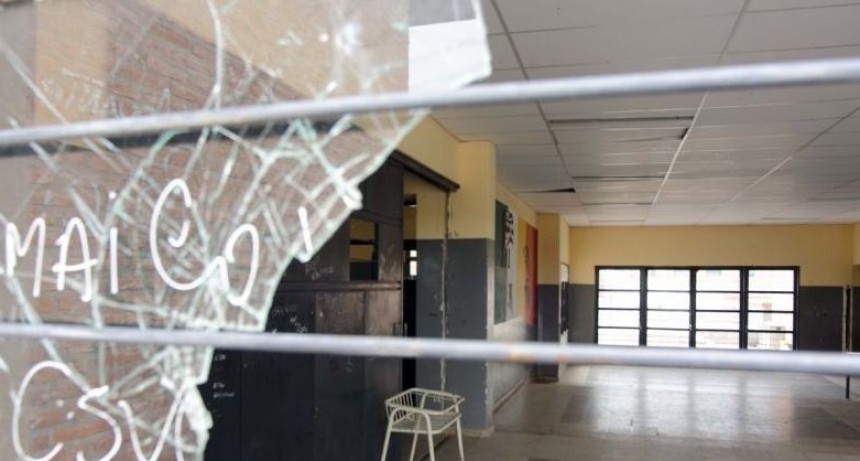 Vandalismo y robo en dos escuelas de la ciudad