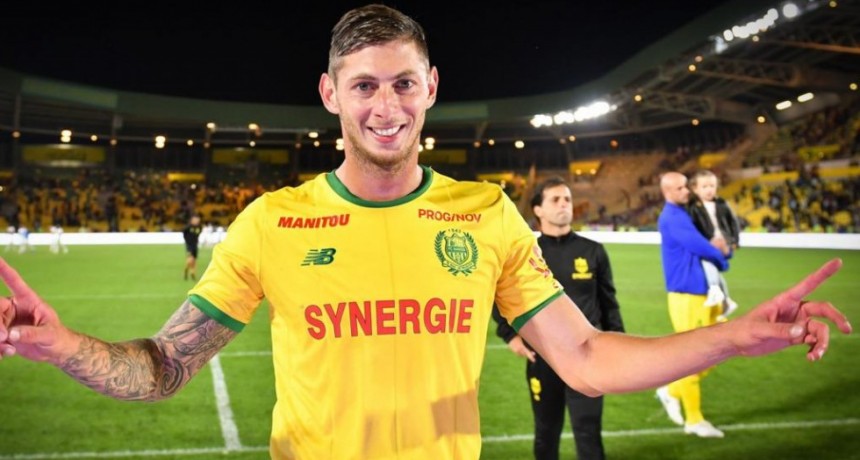 Desapareci&oacute; el avi&oacute;n privado en el que viajaba el futbolista argentino Emiliano Sala