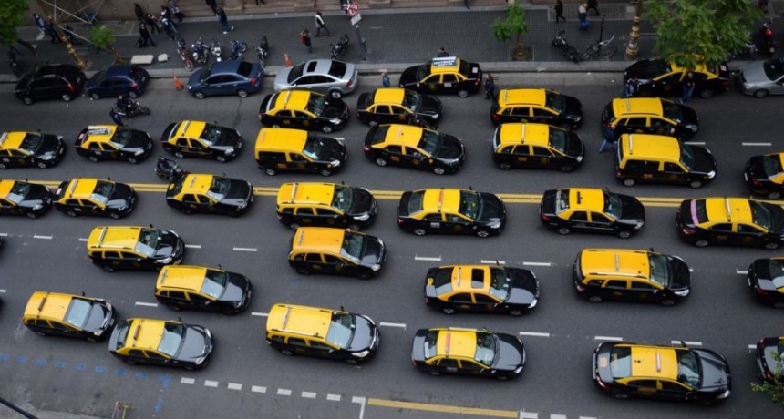 Chau a la AVIVADA de los taxistas mediante app sabes si te cobran de m&aacute;s