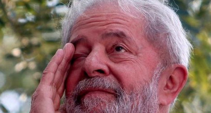 Pese a permiso de juez, Lula decide no salir de prisi&oacute;n tras muerte de su hermano