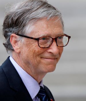 Tiene U$S 90.000 M y hace "cola" para comprar una hamburguesa