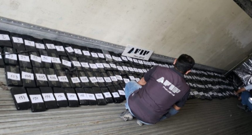 Se encontraron 207 kilos de cocaína en un camión de bananas