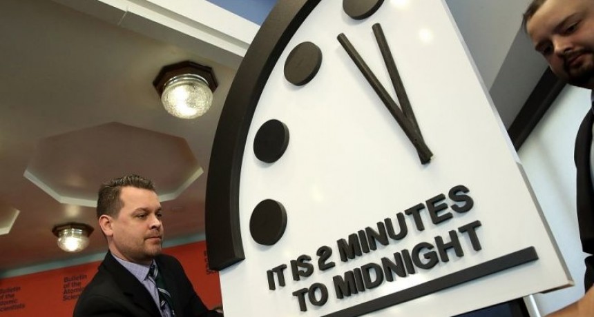 Científicos que controlan el reloj del Apocalipsis afirman que faltan 100 segundos para llegar al fin del mundo