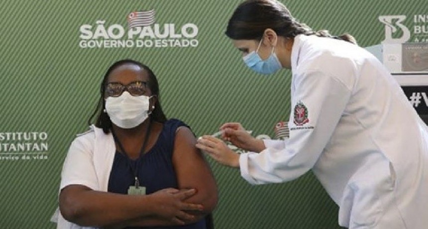 Brasil aprobó las dos primeras vacunas