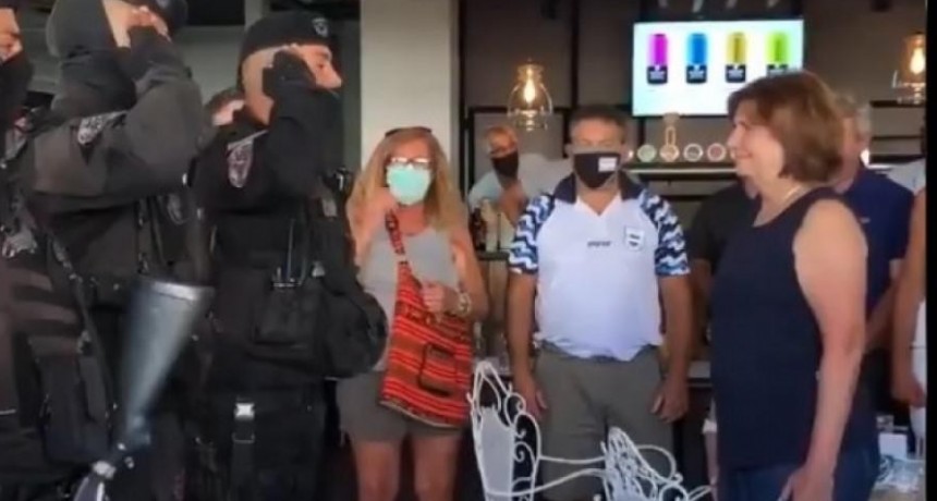 La reacción de los policías y los turistas cuando se encontraron a Patricia Bullrich en Villa Gesell