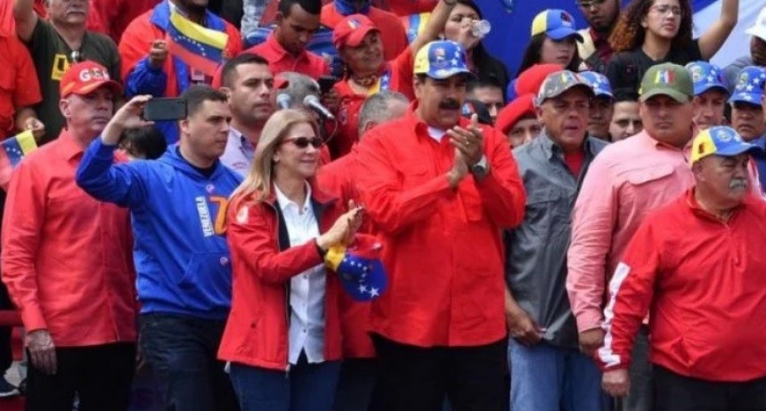 Maduro inaugur&oacute; ejercicios militares: "Aqu&iacute; hay fuerza armada y aqu&iacute; hay pueblo para defender el honor de la patria"