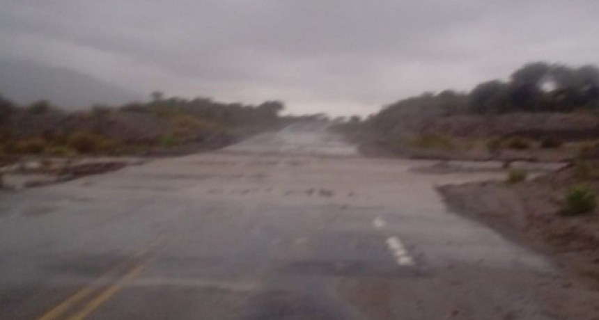 Ruta 40: Advierten por crecidas entre Pie de Médano y Sta. María