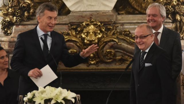 Macri viaja a Uruguay con cambios