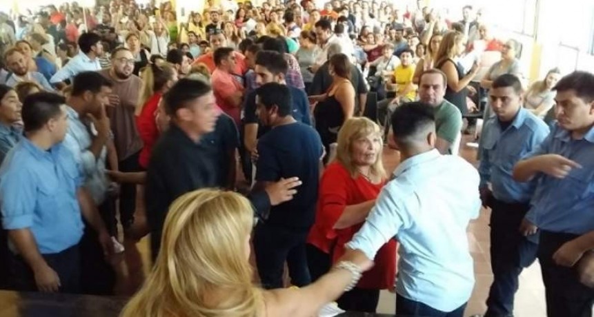 Caldeada y bochornosa asamblea del Seleg