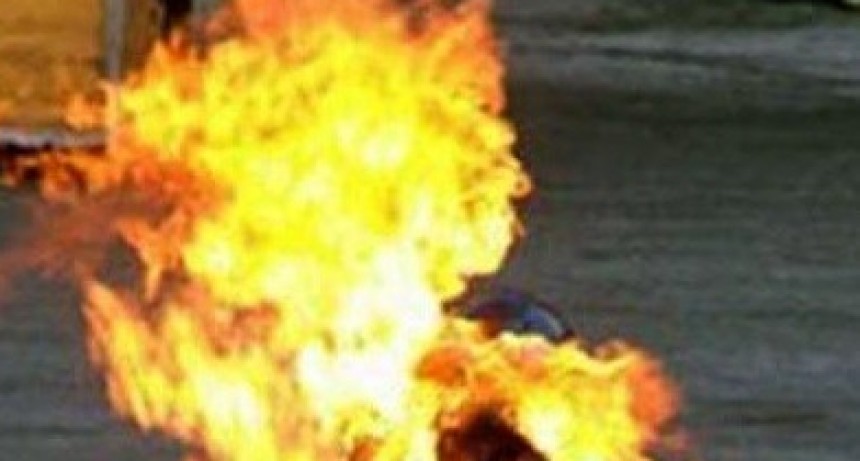 Se prendió fuego a lo bonzo
