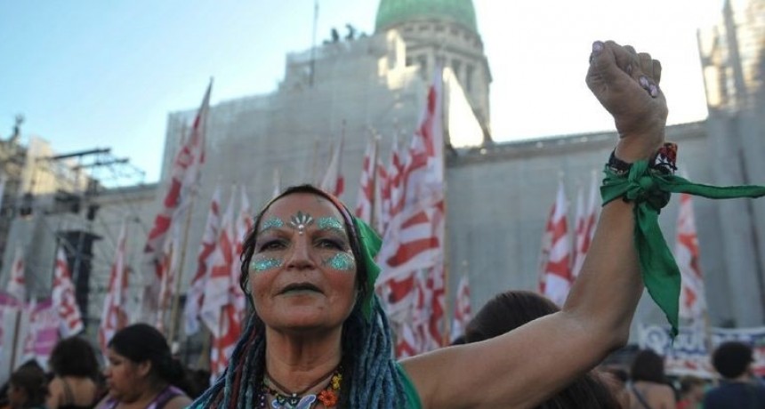 Por tercer año consecutivo un pañuelazo frente al Congreso pide aborto legal
