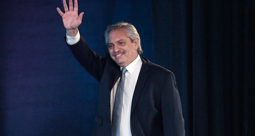 Alberto Fernández celebró la decisión del FMI de declarar insostenible la situación de la deuda