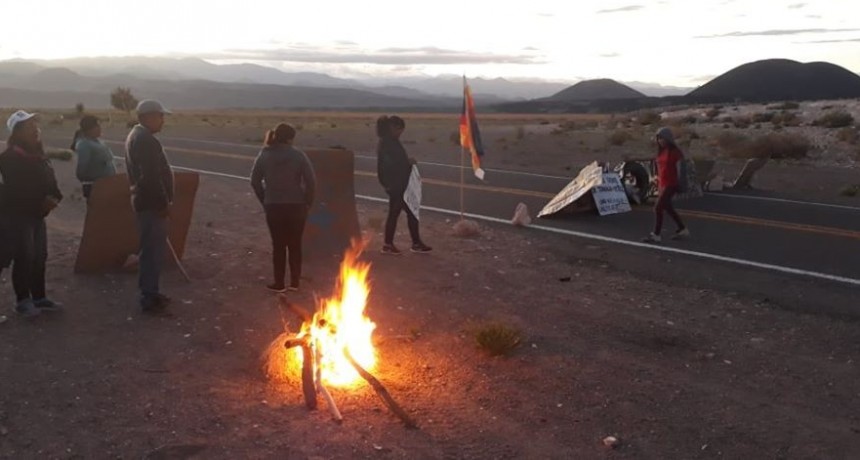 Corte de ruta en Antofagasta de la Sierra en rechazo del Acueducto Río Los Patos