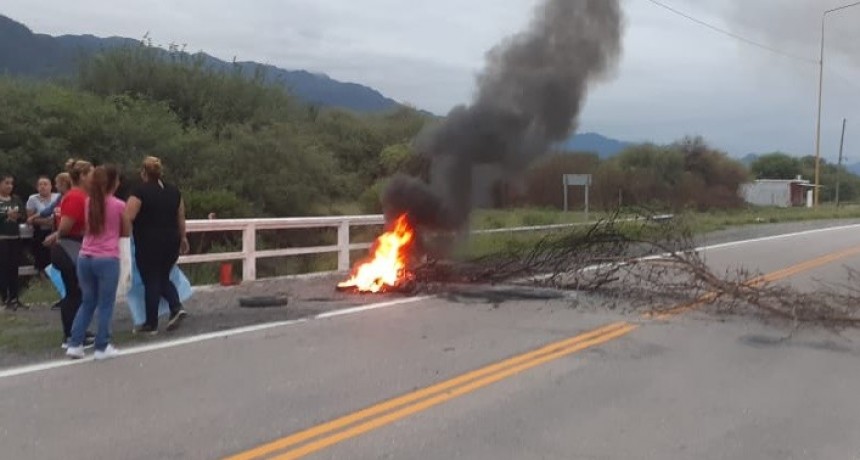 Manifestantes Cortan Ruta 38 en Chumbicha Km 515