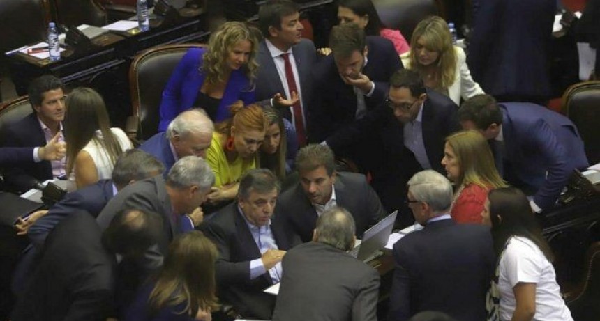 El oficialismo logró quórum, pero Juntos por el Cambio denunció anomalías y se retiró