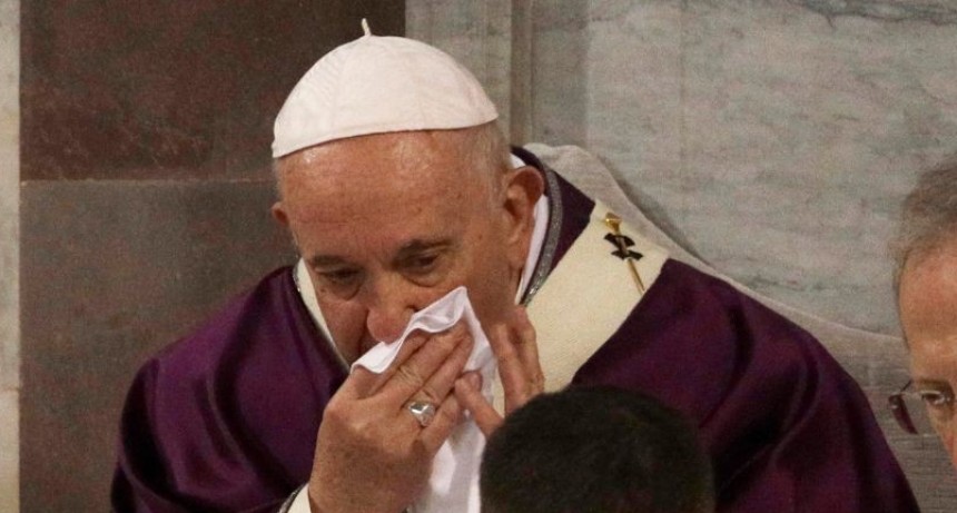 Preocupación: el Papa vuelve a suspender actividades por un resfrío