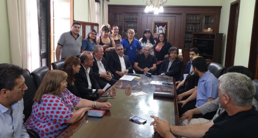 Pase a planta permanente y aumento salarial para trabajadores del Estado provincial