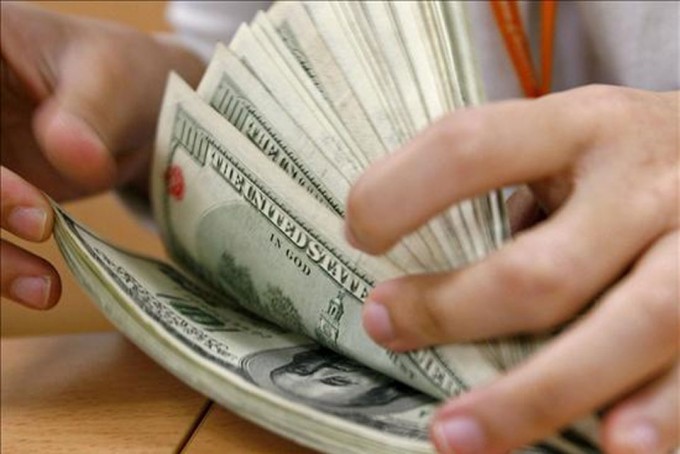 El d&oacute;lar cay&oacute; a su menor nivel en m&aacute;s de un mes