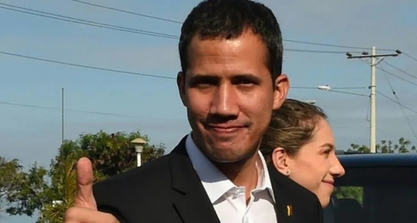 Guaidó convoca a manifestaciones para este lunes en Venezuela ante su inminente regreso