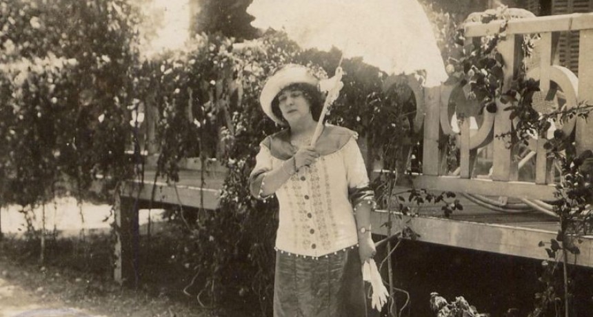 La historia de Delmira Agustini, la poeta uruguaya que fue víctima de un femicidio