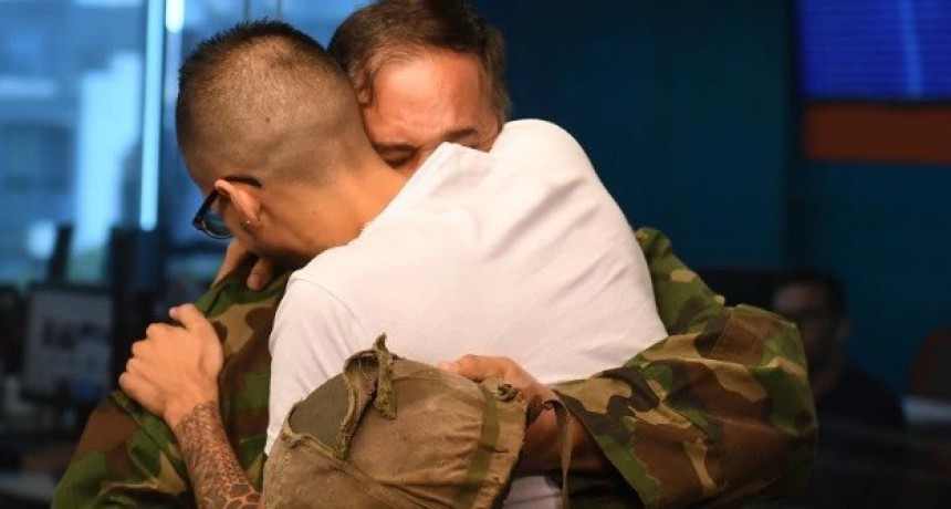 Un héroe argentino recuperó el casco que le salvó la vida en Malvinas: 