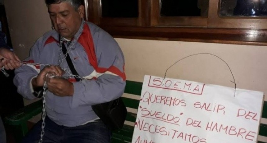 Municipal se encadenó para pedirle aumento al Intendente