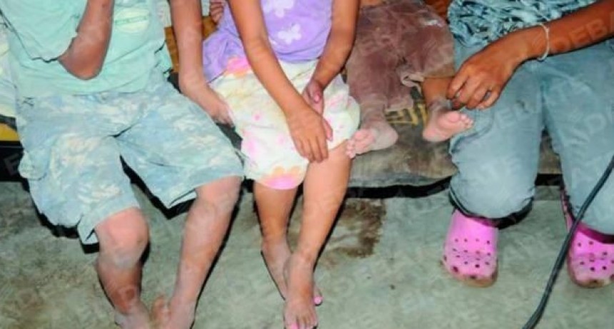 Cuatro hermanitos fueron abandonados por sus Padres ,hacía tres días que no comian