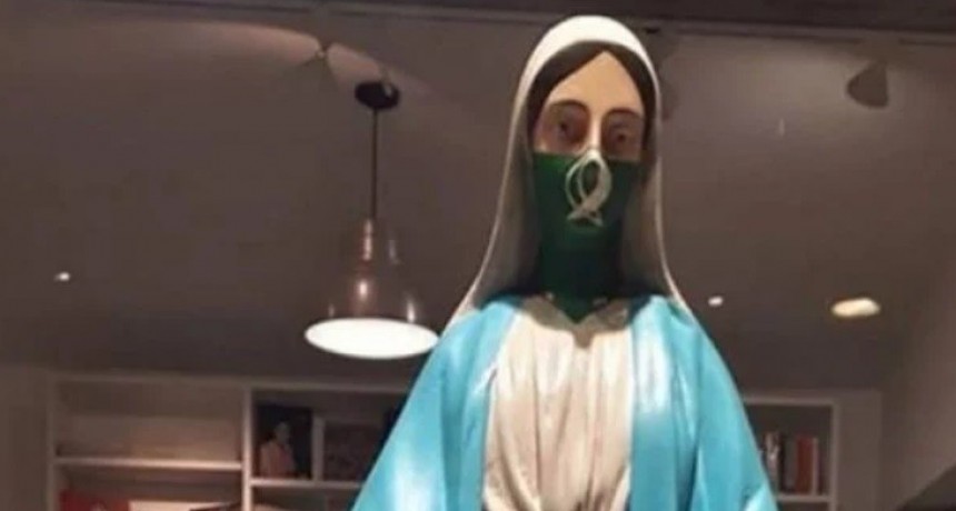 Polémica por una muestra de arte que exhibe una virgen con un pañuelo verde a favor del aborto