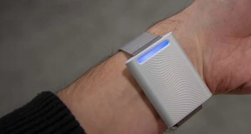 Llegó la pulsera que reemplaza el aire acondicionado su costo $ 12.000