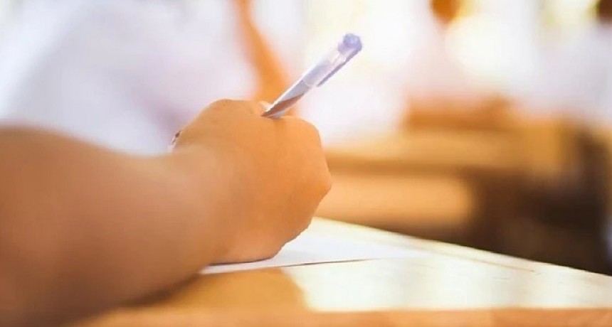 Ordenan a escuela a inscribir a un alumno trans al que le había negado la vacante