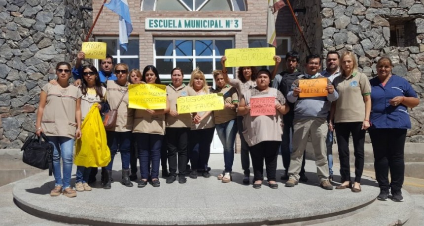 Becada golpeó a directivos por haber sido trasladada debido a su mala conducta
