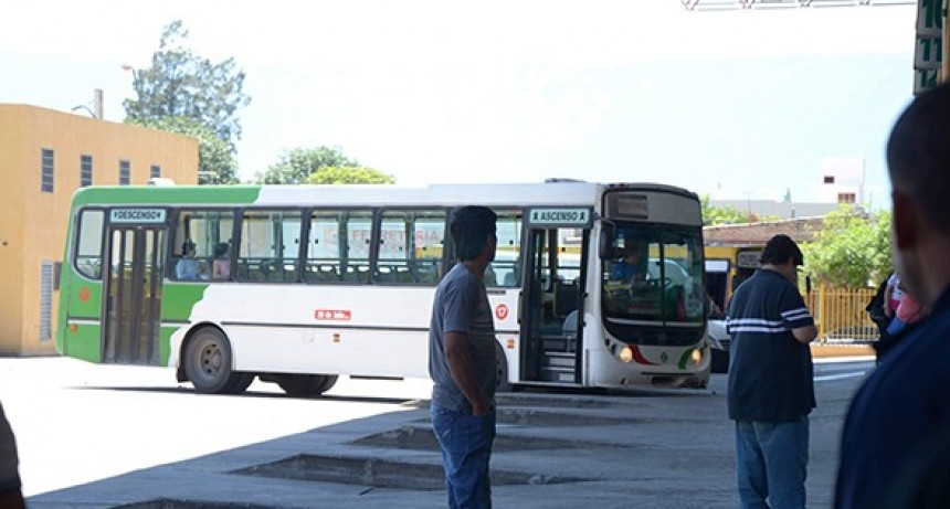 Se levantó el paro provincial de transporte, pero está firme el nacional