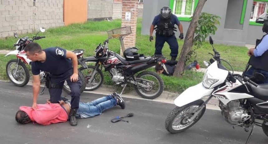Persecución y detención de ladrones de motos en el sur de la ciudad