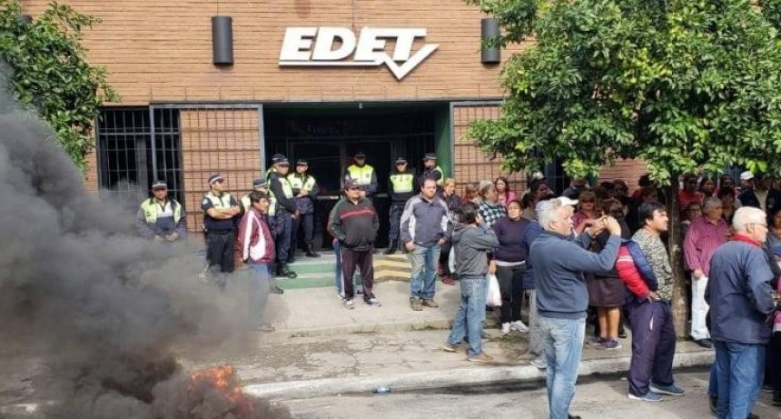 Alberdi Tucumán: Vecinos queman oficinas de EDET por el aumento de las tarifas