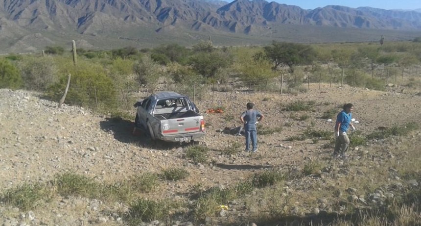 Siniestro fatal: un hombre perdió la vida tras volcar una camioneta