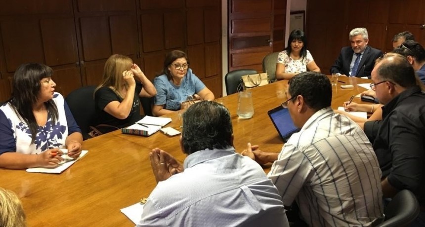 SIN ACUERDO: Entre gremios docentes y Educación