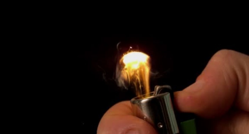 Fue al domicilio de su expareja y le prendió fuego mientras dormía