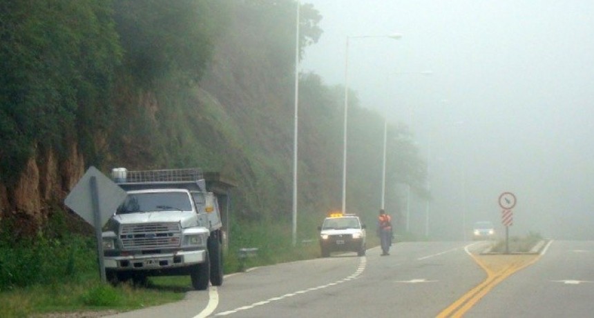 Mantienen prevención por niebla y llovizna en El Totoral