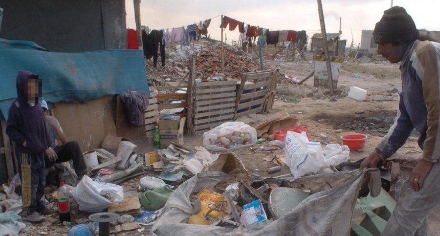 Una familia de cuatro personas necesita $10.032 más que hace un año para no ser pobre