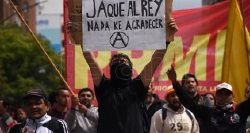 Protesta por la presencia de los Reyes y el respaldo a una iniciativa del presidente mexicano