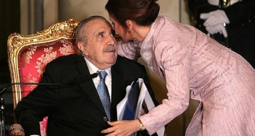 El homenaje de Cristina Kirchner a Raúl Alfonsín a diez años de su muerte