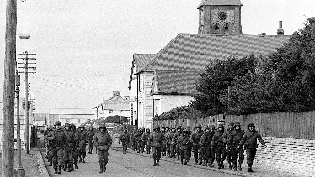 Viajan a Malvinas familiares de soldados caídos y recientemente identificados