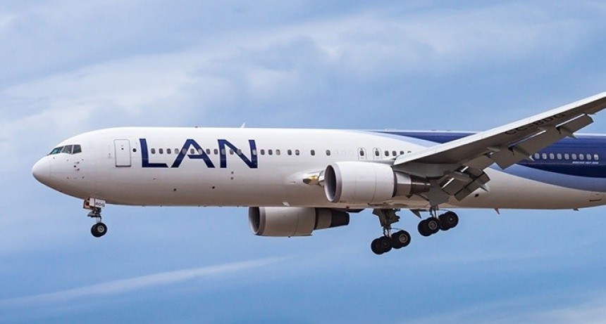 Autorizarán vuelos de otras compañías que traigan argentinos y se lleven extranjeros