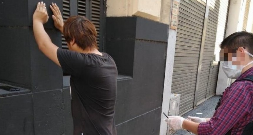 Detuvieron a un chino por violar la cuarentena para  cazar Pokemones