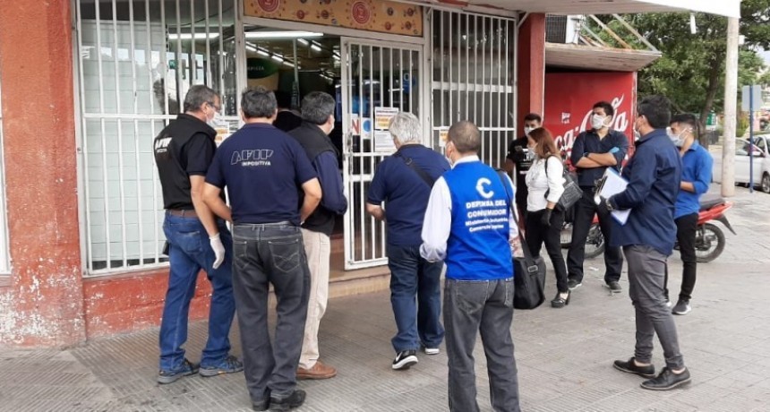 Supermercados sancionados por no cumplir con los precios máximos