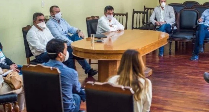 Raúl recibió al sector privado para coordinar líneas de crédito, medidas para el transporte y evaluar impuestos