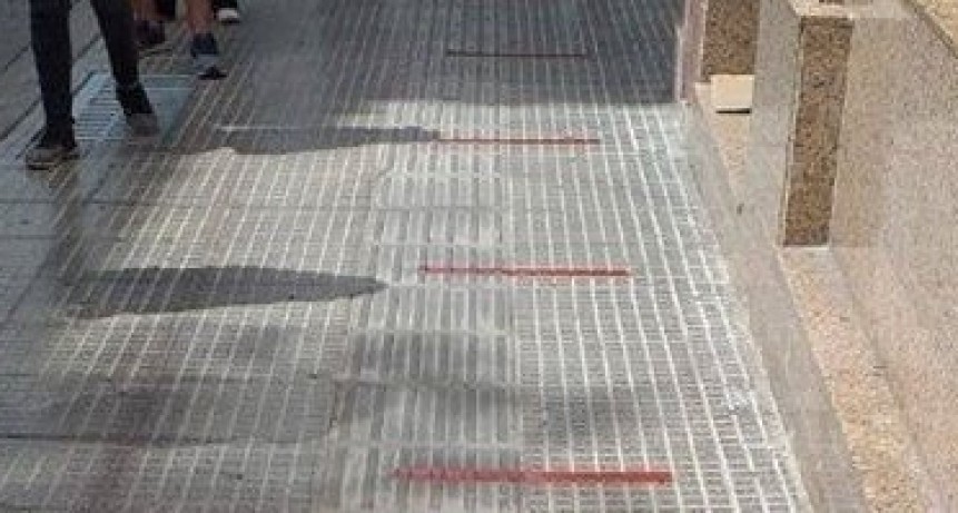 Delimitan el distanciamiento social en cajeros automáticos y otros sectores de la ciudad