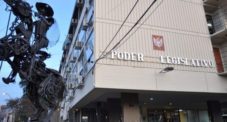 Legisladores radicales reducen sus dietas